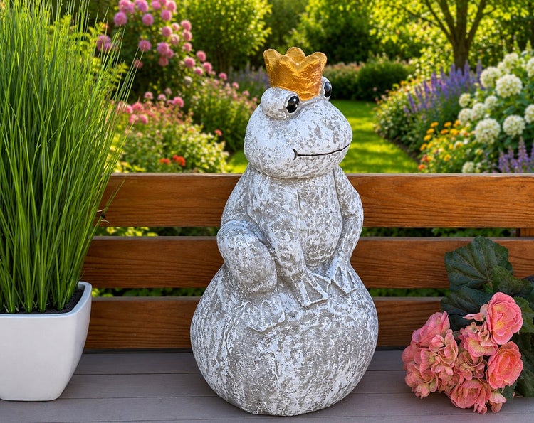Gartenfigur Froschkönig aus Kunststein als dekorative Dekoration für den Garten oder die Terrasse.