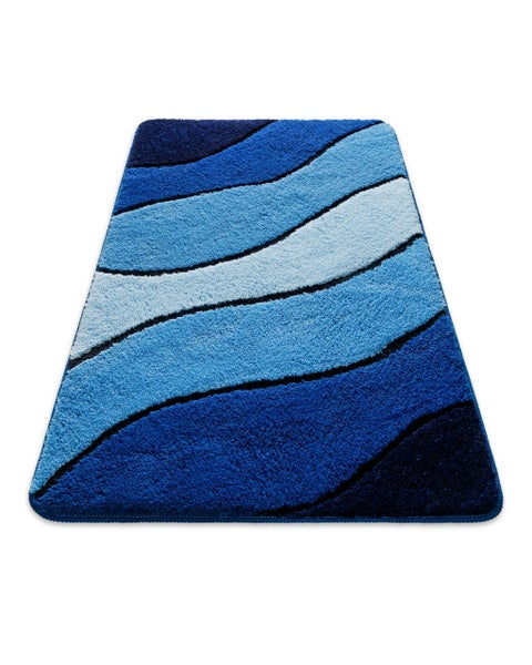 Blaue Badematte mit Wellenmuster aus weichem Material.