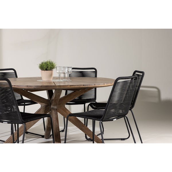 Gartensitzgruppe mit rundem Holztisch, vier Stühlen, Topfpflanze und Trinkgläsern