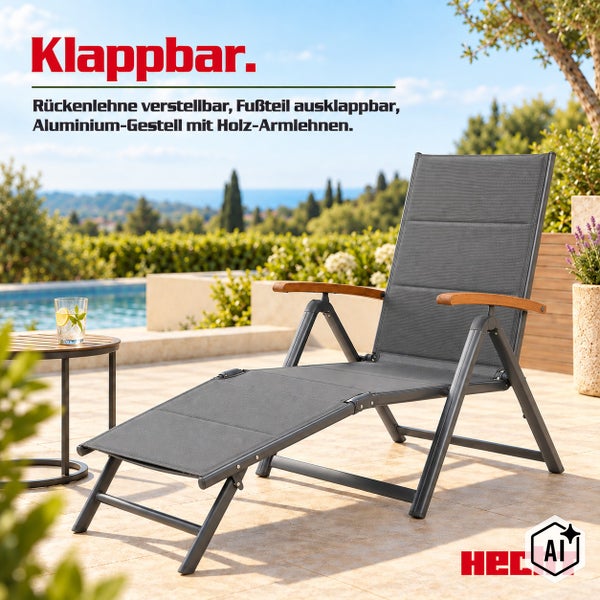 Klappbare Gartenliege mit Aluminiumgestell, verstellbarer Rückenlehne, ausklappbarem Fußteil und Holzarmlehnen auf einer Terrasse. Hecht Logo.