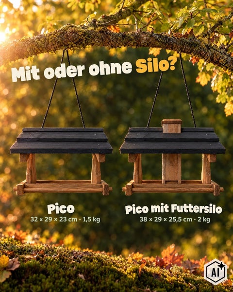 Zwei hängende Vogelfutterhäuser vom Typ Pico, eines offen und eines mit integriertem Futtersilo, aus Holz mit dunklem Dach für den Garten.