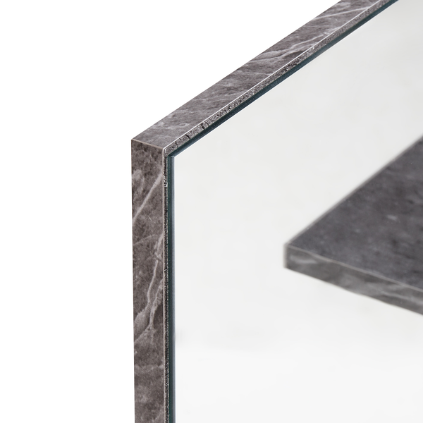 Detailansicht eines Spiegels mit Rahmen