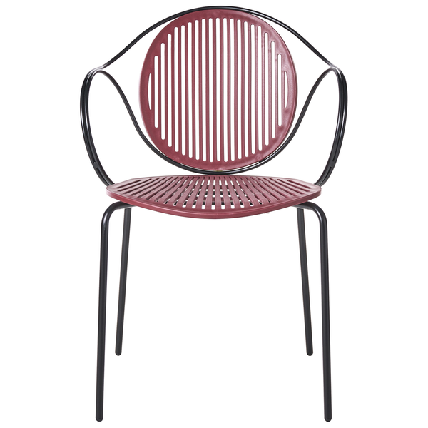 Armlehnstuhl mit Metallgestell und Sitzfläche mit Streben