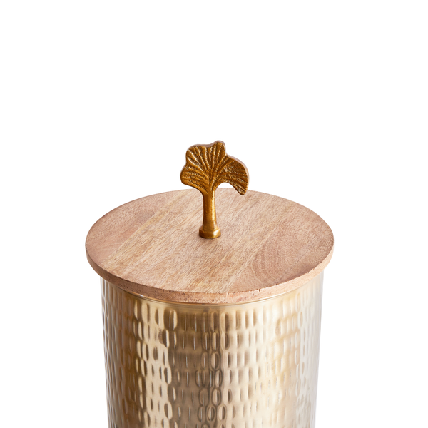Zylindrische Vorratsdose aus gehämmertem Metall mit Holzdeckel und einem Griff in Form eines Ginkgoblattes.