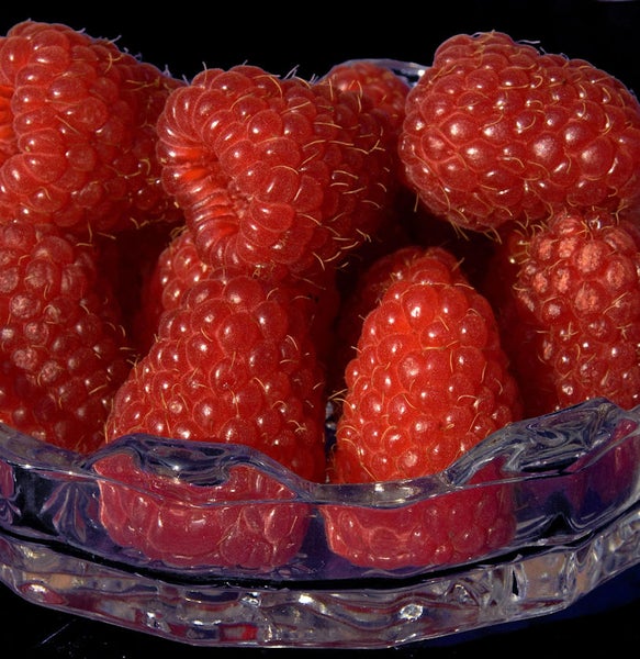 Himbeeren in Glasschale