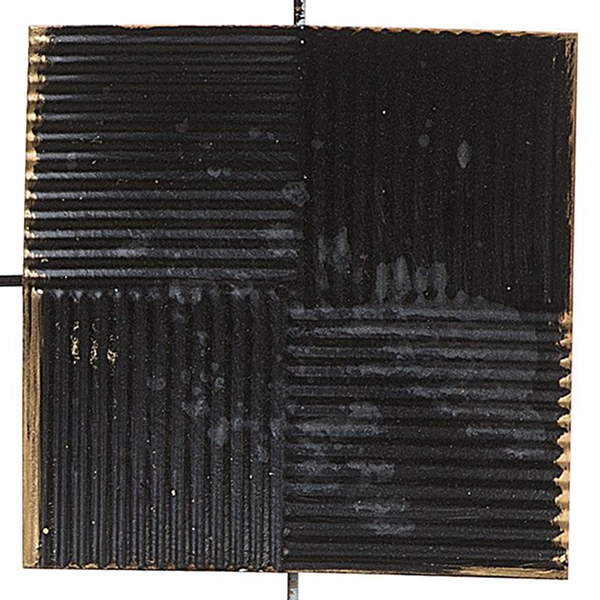 Quadratische Wanddekoration aus geriffeltem Material