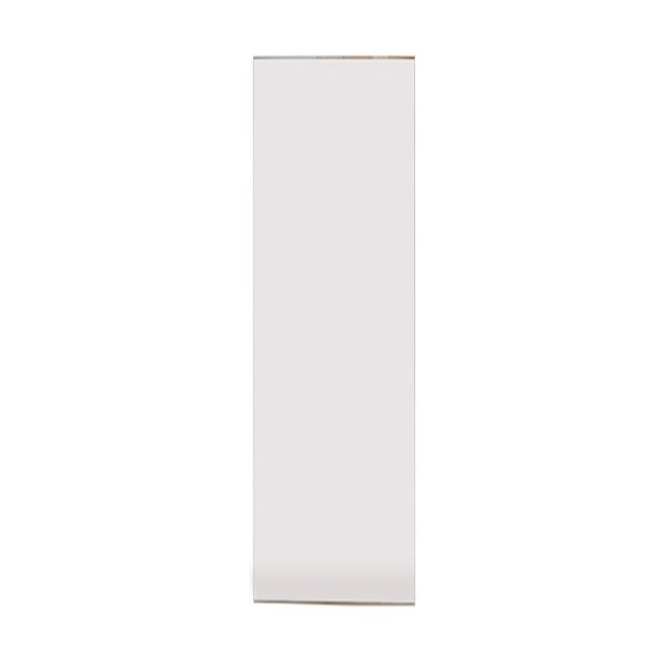 Rechteckiger Wandspiegel aus Glas ohne Rahmen.