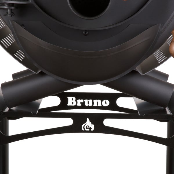 Nahaufnahme eines Ofens mit dem Schriftzug Bruno und einem Flammensymbol