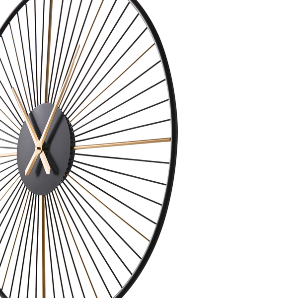 Dekorative Wanduhr mit filigranem Metallrahmen und Zeitanzeige