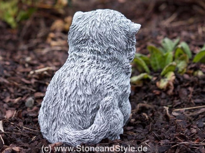 Gartenfigur Katze aus Steinguss, wetterfeste Katzenfigur für den Garten.