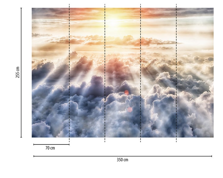 Vliesfototapete mit Wolken- und Sonnenaufgangsmotiv, 350 mal 255 Zentimeter, bestehend aus 5 Bahnen à 70 Zentimeter.