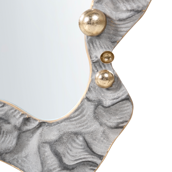 Dekorativer Wandspiegel mit grauem Rahmen und goldenen Kugeln