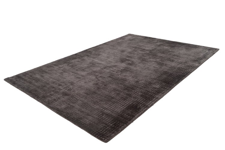 Rechteckiger Teppich in Dunkelgrau mit feiner Karostruktur.