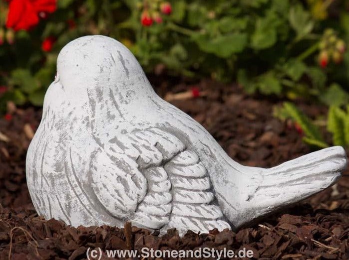 Dekorative Vogelfigur aus Stein für den Garten als wetterfeste Dekoration