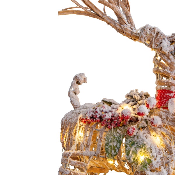 Dekorativer Rentier aus Rattan mit Beleuchtung und winterlichem Dekor