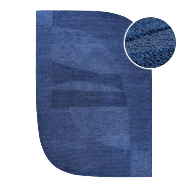 Nahaufnahme eines blauen Teppichbodens mit Schlingenstruktur und Vliesrücken.