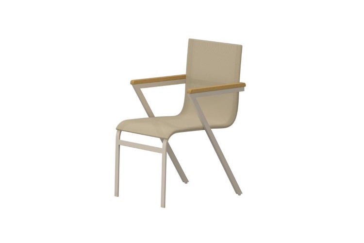 Moderner Gartenstuhl mit Armlehnen aus Holz, Textilbespannung in Beige und hellem Metallgestell