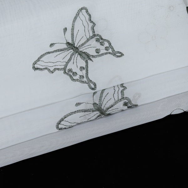 Gardine mit Schmetterlingsstickerei