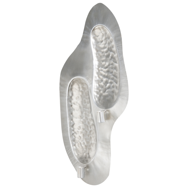 Wandleuchte aus Metall mit zwei Kerzenhaltern