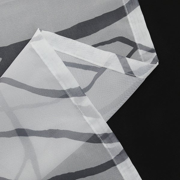 Detail einer Dekoschals mit grafischem Muster