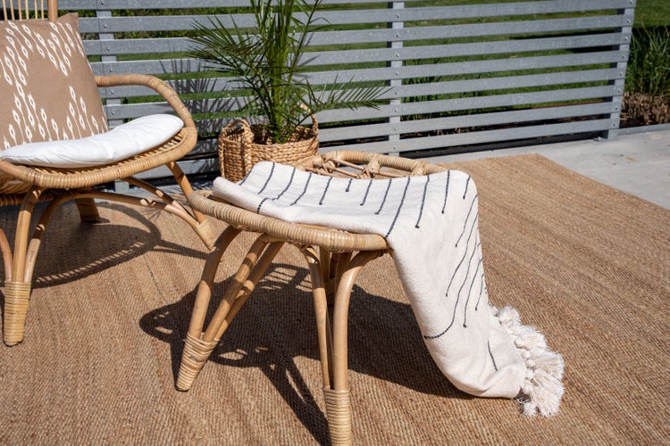 Ella Loungestuhl mit Hocker natur, offwhite. 66 X 131 X 95 cm