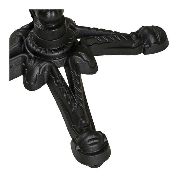 Detailansicht eines Tischfußes aus Metall mit floralen Verzierungen