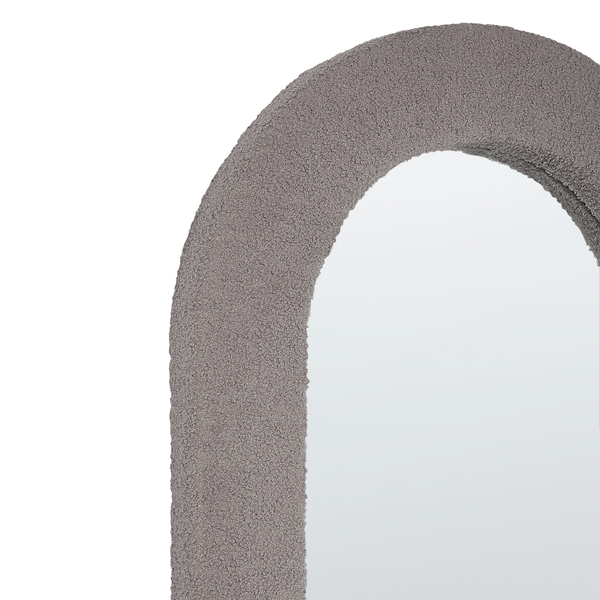 Detailansicht eines Spiegels mit rundem Rahmen