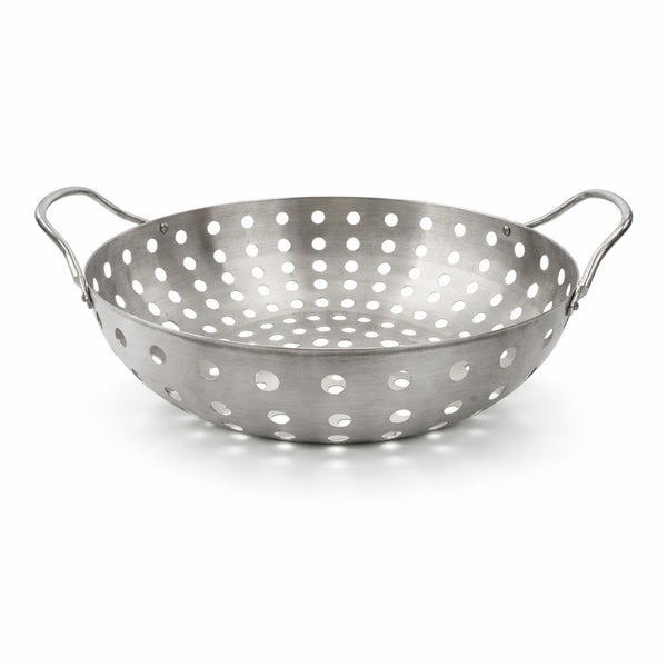 Grillpfanne aus Metall mit Löchern und Griffen