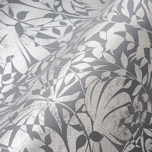 Blühender Spierstrauch im Garten.