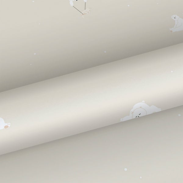 Kinderzimmer mit Bären Tapetenmuster, Holzkiste und Spielzeug