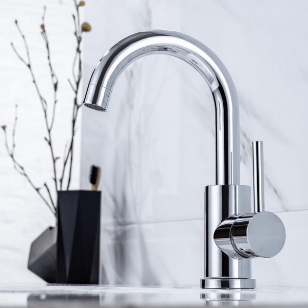 Moderne Einhebel Waschtischarmatur in glänzendem Chrom für das Badezimmer.