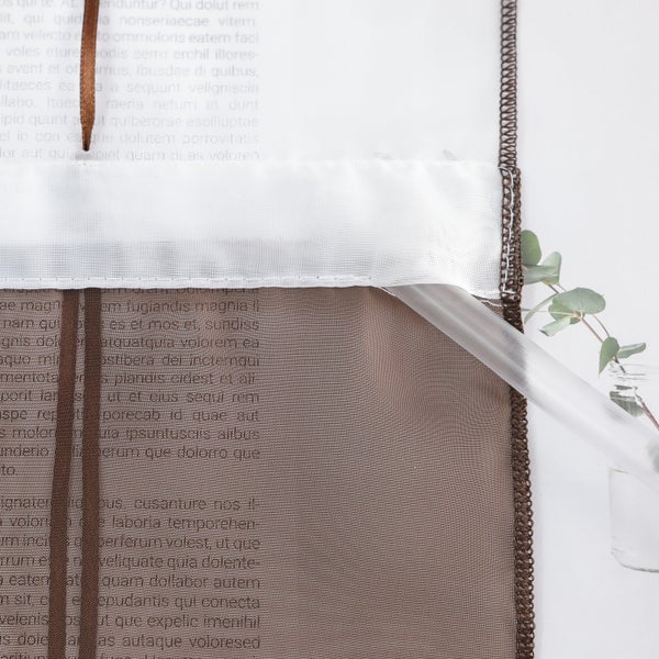 Nahaufnahme eines Rollos mit Textdruck
