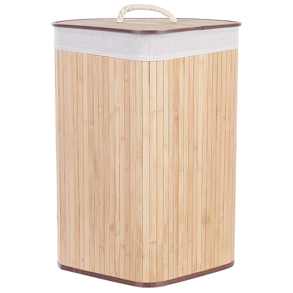 Eckwäschekorb aus Bambus mit Deckel, herausnehmbarem Stoffsack und einem Seilgriff an der Oberseite.