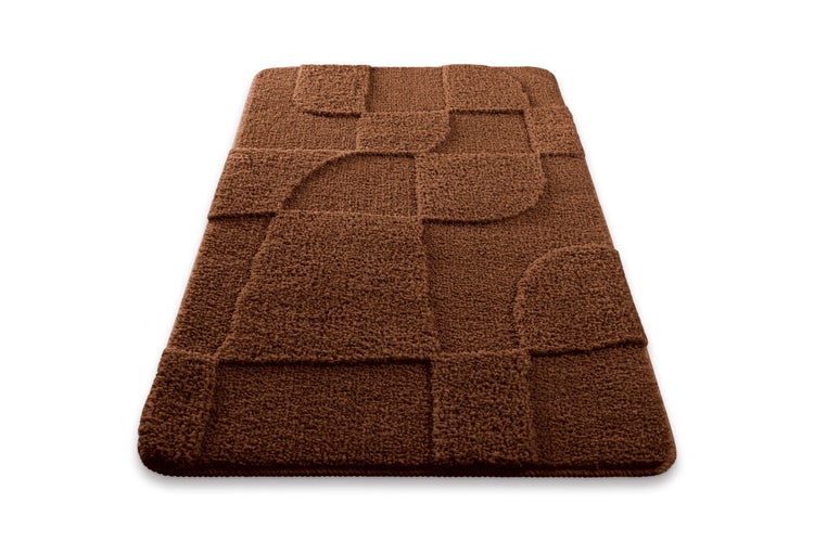 Braune Badematte mit geometrischem Reliefmuster