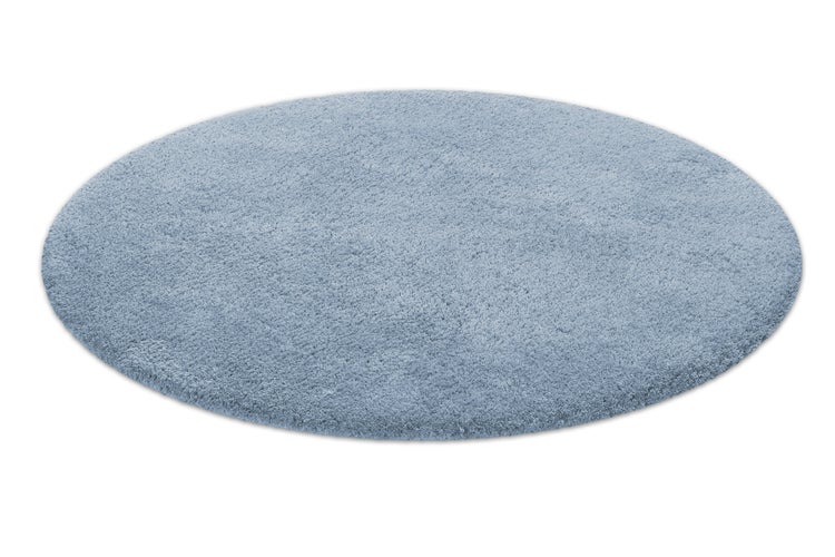 Runder, flauschiger Hochflor-Teppich in Hellblau.