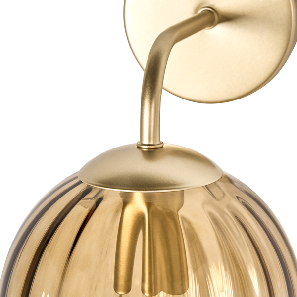 Wandleuchte mit geripptem Glasschirm