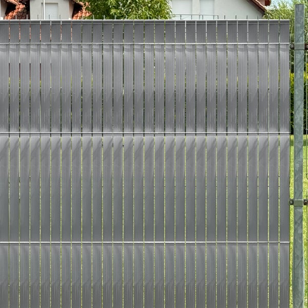 Sichtschutzzaun aus Kunststoffstreifen