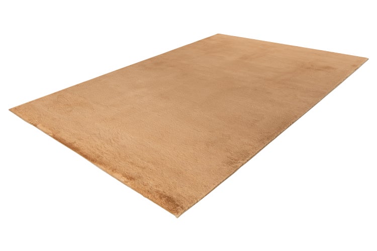 Rechteckiger, weicher Teppich in Beige mit flauschiger Oberfläche.