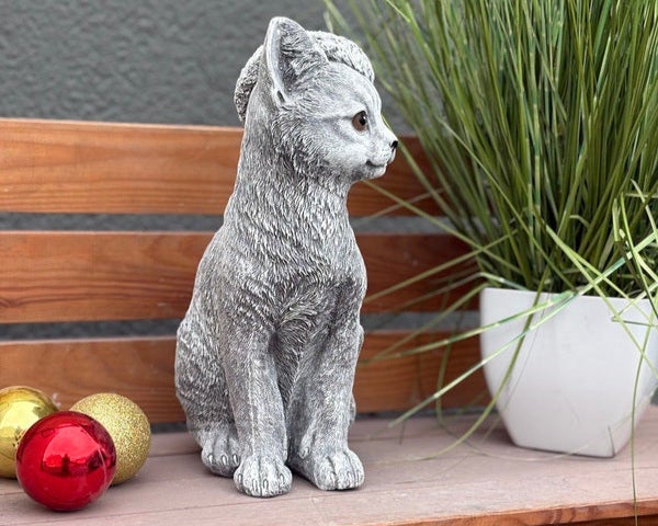 Dekorative Katzenfigur aus Stein als Gartenfigur oder Zimmerdekoration