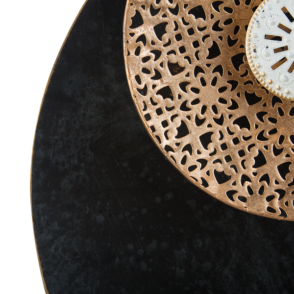 Rückseite eines runden Spiegels mit Aufhängevorrichtung