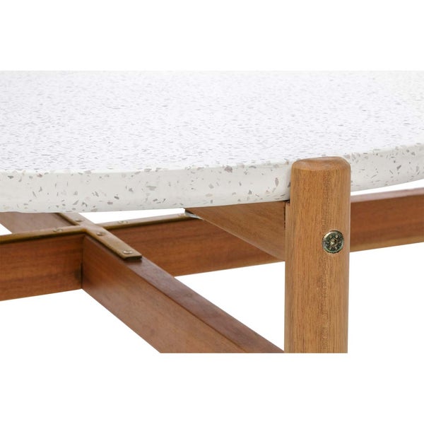 Detailansicht eines Tisches mit Terrazzo-Tischplatte und Holzbeinen