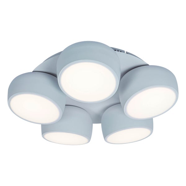 Modernes Wohnzimmer mit Sofa, Couchtisch und runder Deckenleuchte mit mehreren Leuchten.