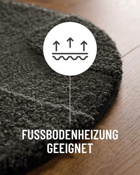 Nahaufnahme eines Teppichs aus 100 Prozent Polyester mit einem Frosch mit Krone und einem Herzsymbol.