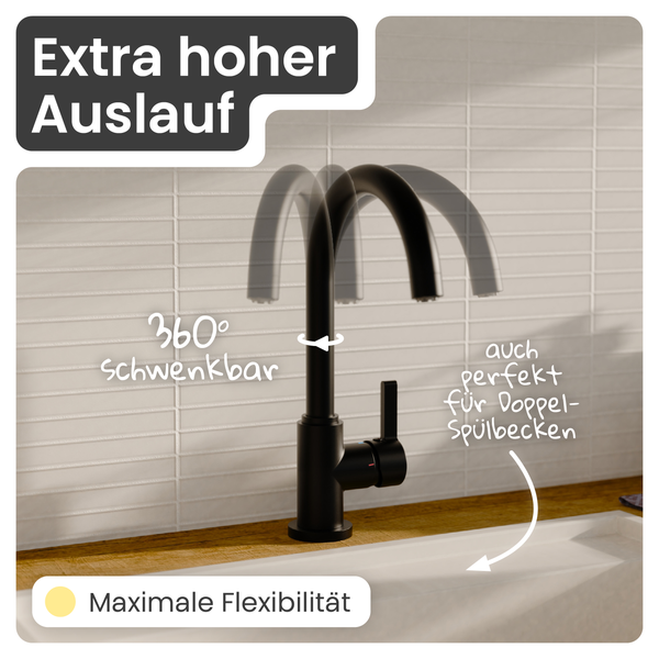 Schwarze Küchenarmatur mit extra hohem, 360 Grad schwenkbarem Auslauf, geeignet für Doppelspülbecken.
