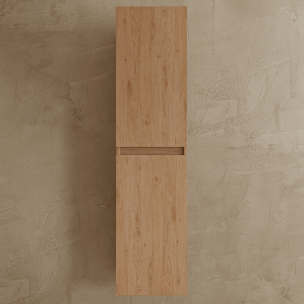 Hoher Badezimmerschrank in Holzoptik mit zwei Türen und Griffmulde zur Wandmontage