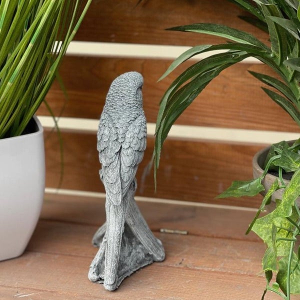 Dekorative Gartenfigur eines Wellensittichs aus Kunststein für den Außenbereich
