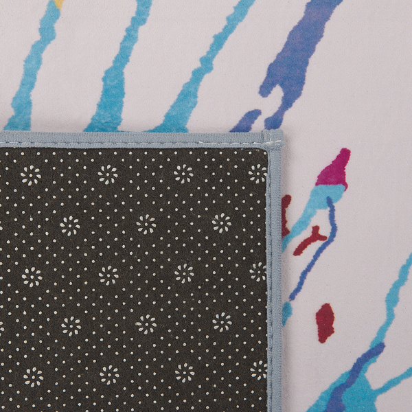 Teppich mit abstraktem Muster und rutschhemmender Rückseite mit Punkt- und Blumenstruktur.