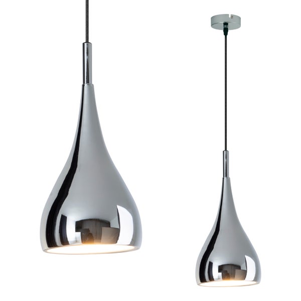 Bar mit Beleuchtung durch Pendelleuchten