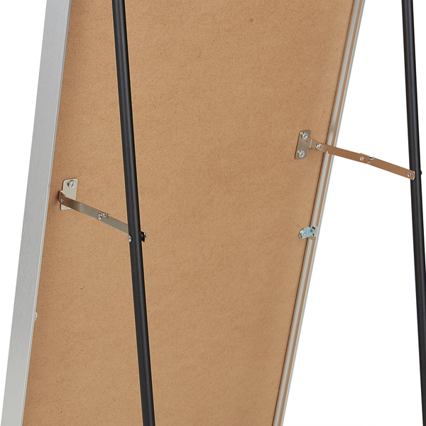 Detailansicht der Rückseite einer Staffelei mit silberfarbenem Rahmen und schwarzem Ständer