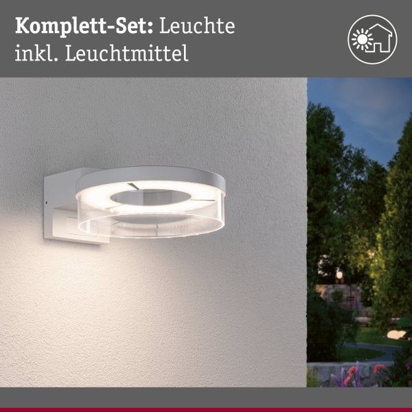 Dekorative Außenleuchte mit Geflechtoptik und RGB Lichteffekt, freistehend auf drei Beinen.
